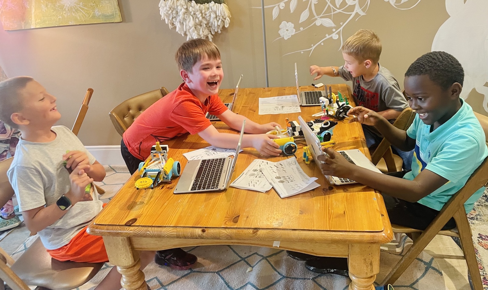 <i>PLAY</i> <i>CREATE</i> <i>EXPLORE</i>